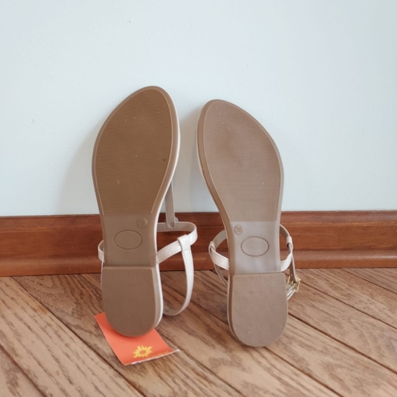 T strap flats sandals - Picture 3 of 3